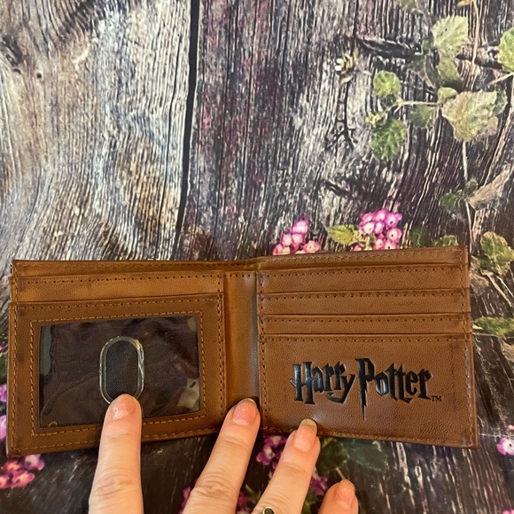 Wizarding World of Harry Potter "Muggledom Mysterium" Wallet Bi-Fold - Picture 8 of 11